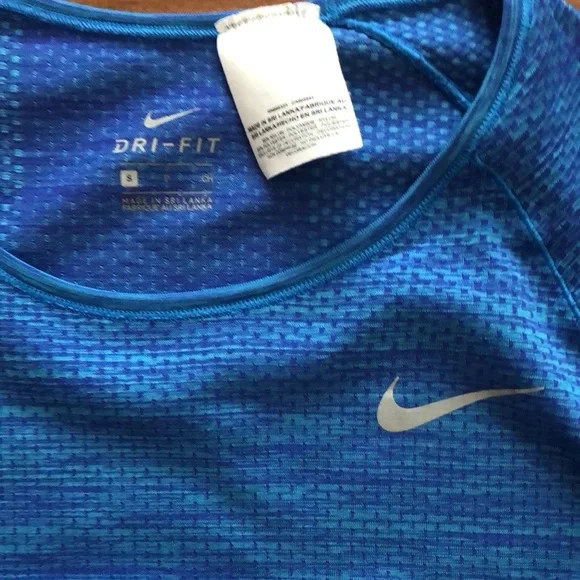Nike tee - Picture 2 of 3